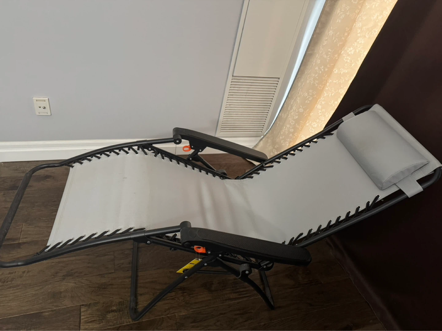Grey Foldable zero gravity chair with adjustable Pillow - photo 2