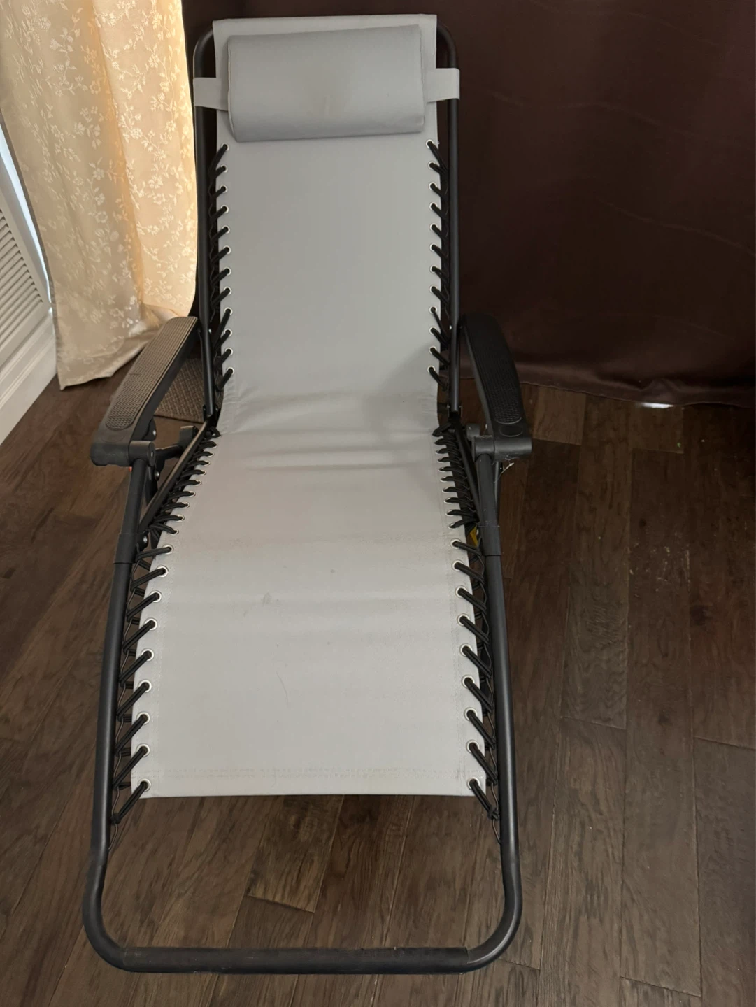 Grey Foldable zero gravity chair with adjustable Pillow