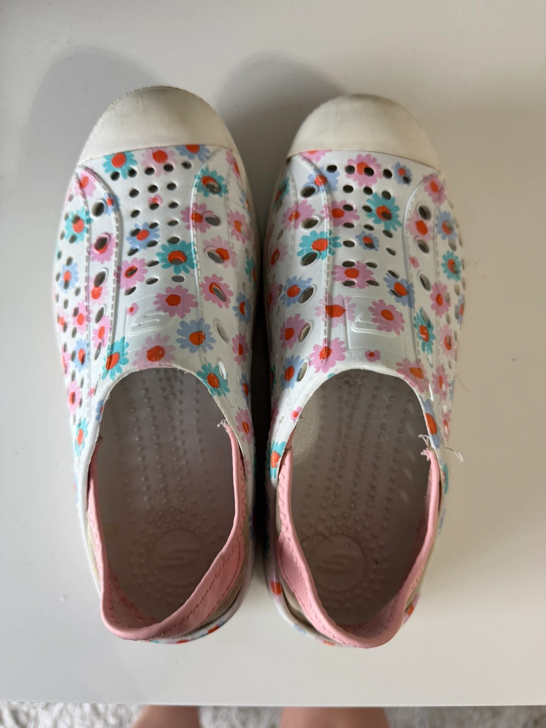 Size 2 girls Sketchers foamies water shoes - photo 4