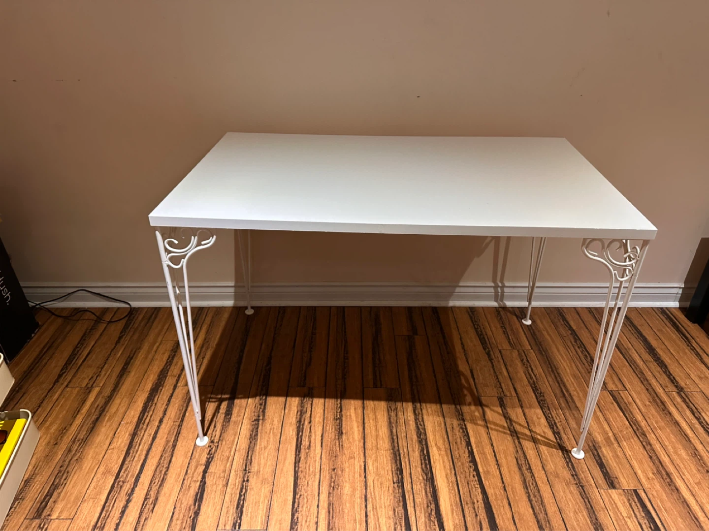 White Table with Decorative Metal Legs - photo 2