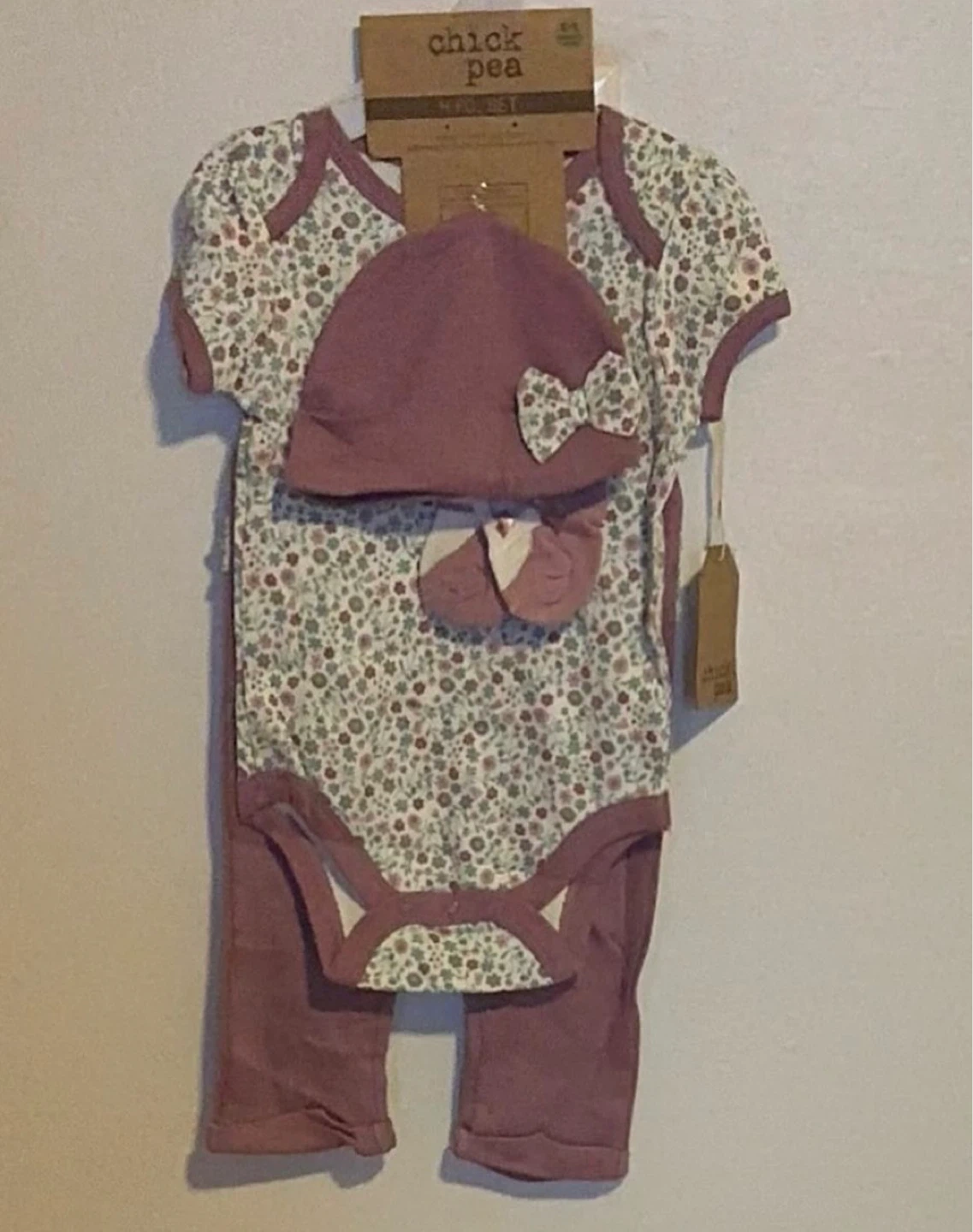 GIRLS 4PC SUITE (SIZE:6-9 MONTHS