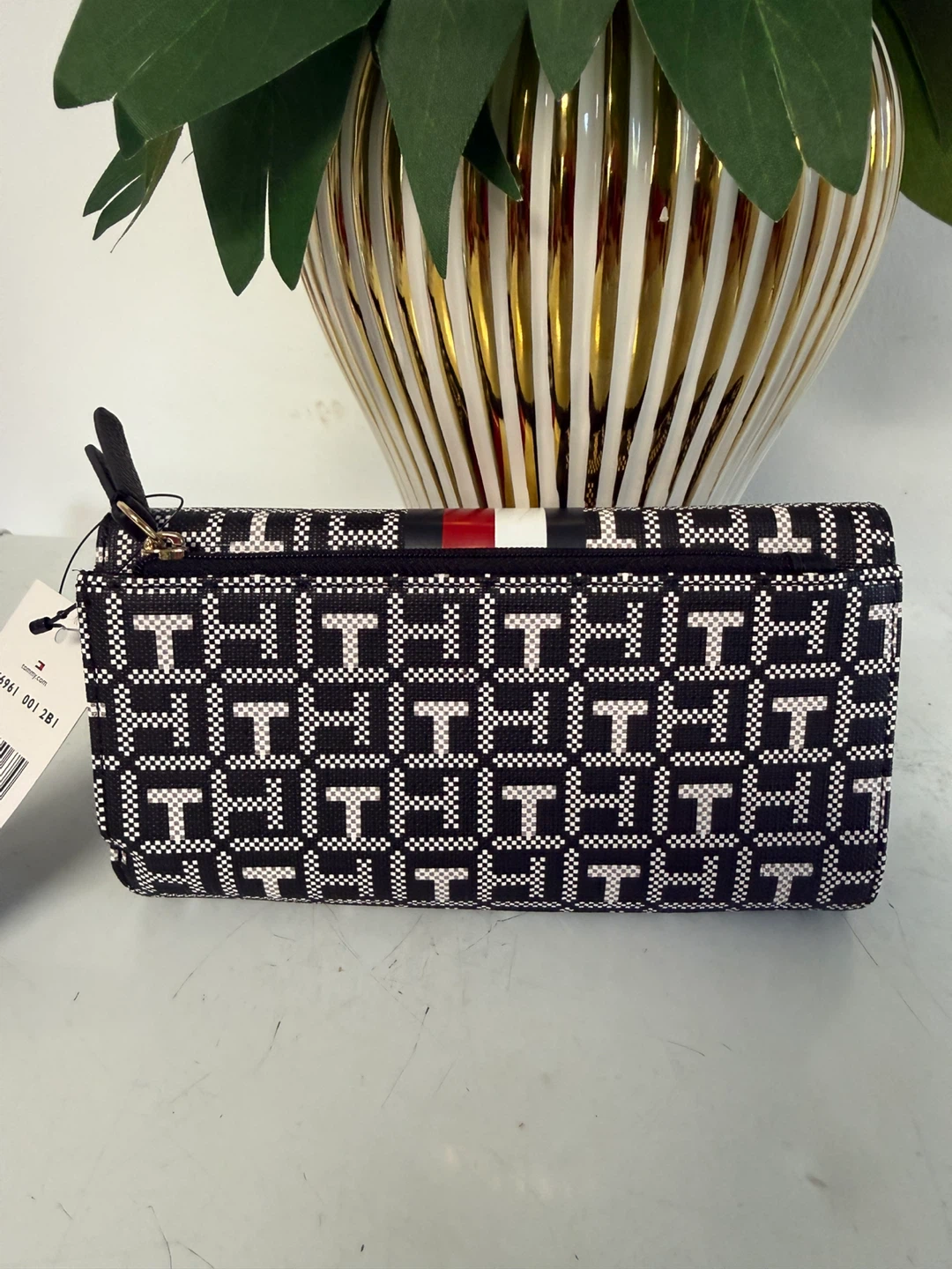 Tommy Hilfiger Monogram Wallet - photo 2
