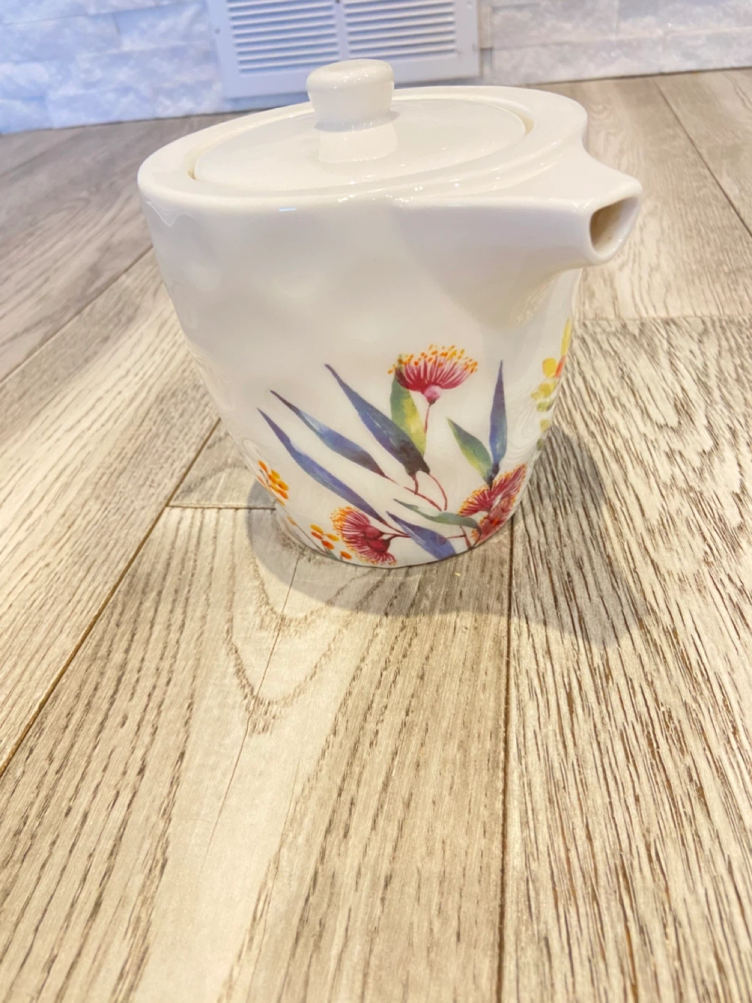 Bread & Butter Lucy King Porcelain Teapot with Floral Design - photo 2