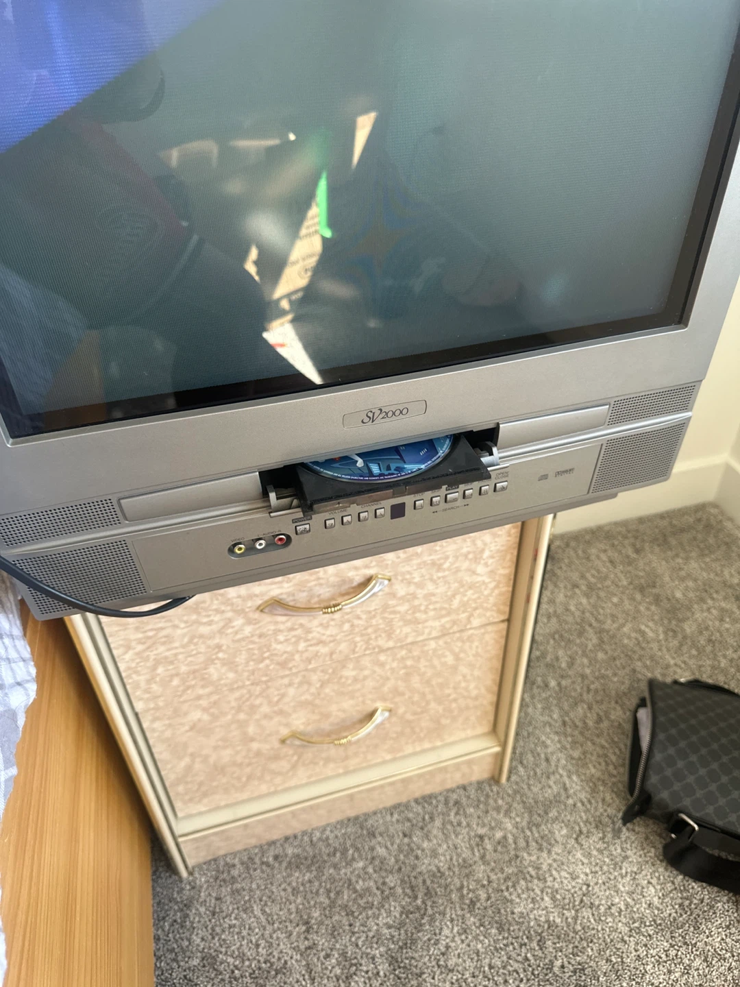 Sanyei SV2000 CRT TV with Built-in DVD Player - photo 3