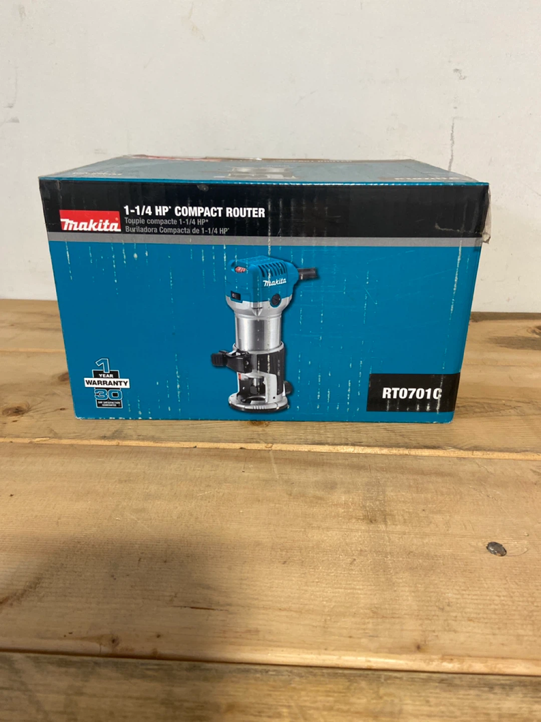 Makita 1-1/4 HP Compact Router RT0701C