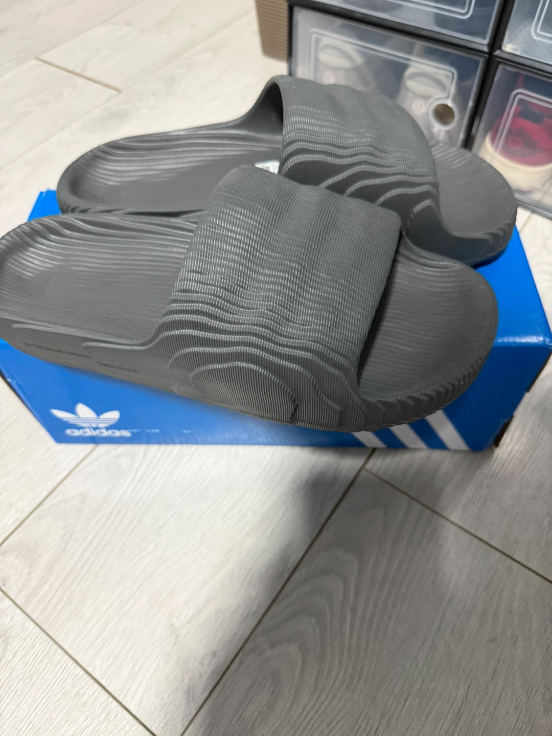 Adidas Adilette Comfort Slides - Grey