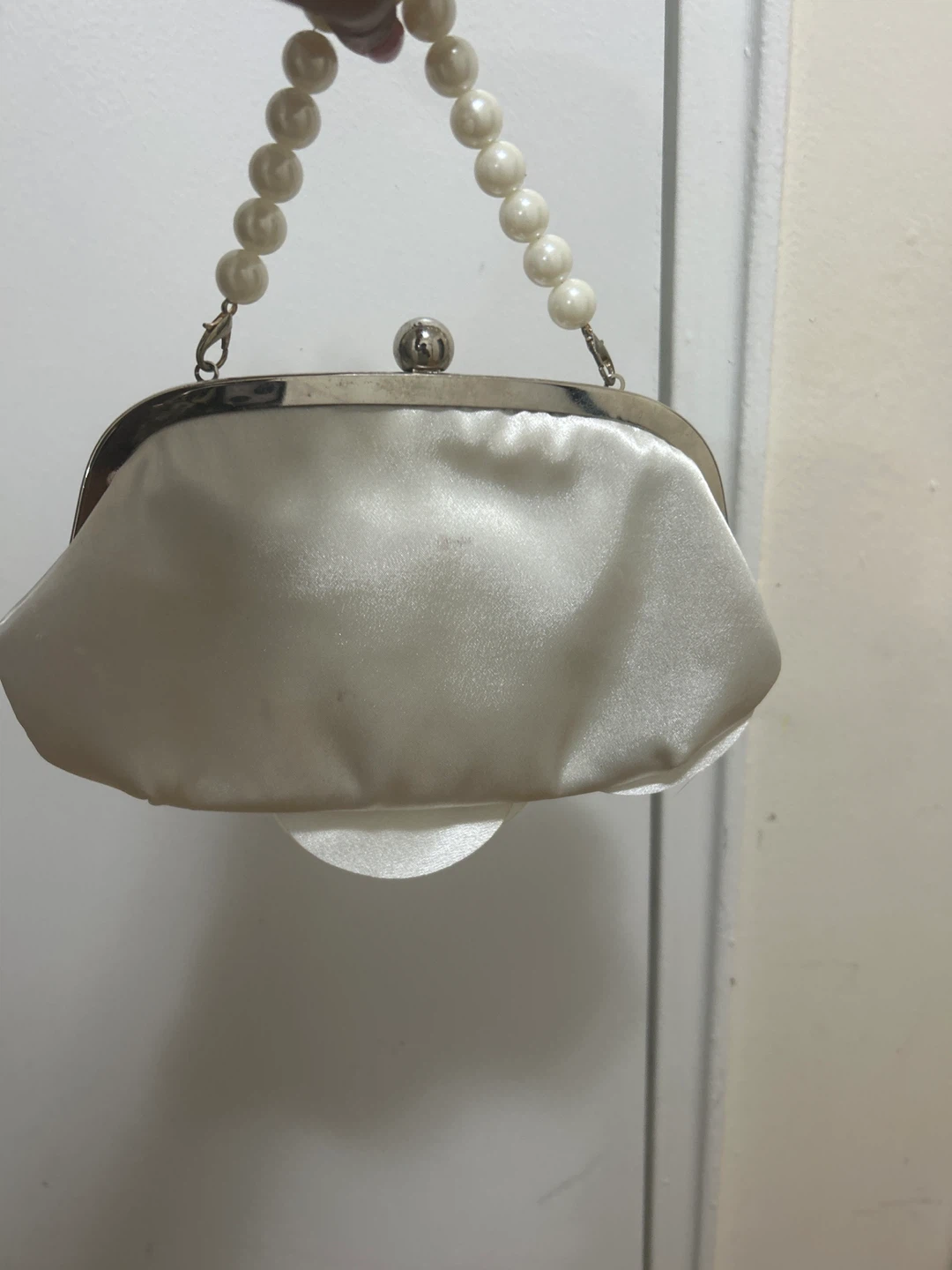 White Clutch Bag with Pearl Handle and Rose Detail - photo 2