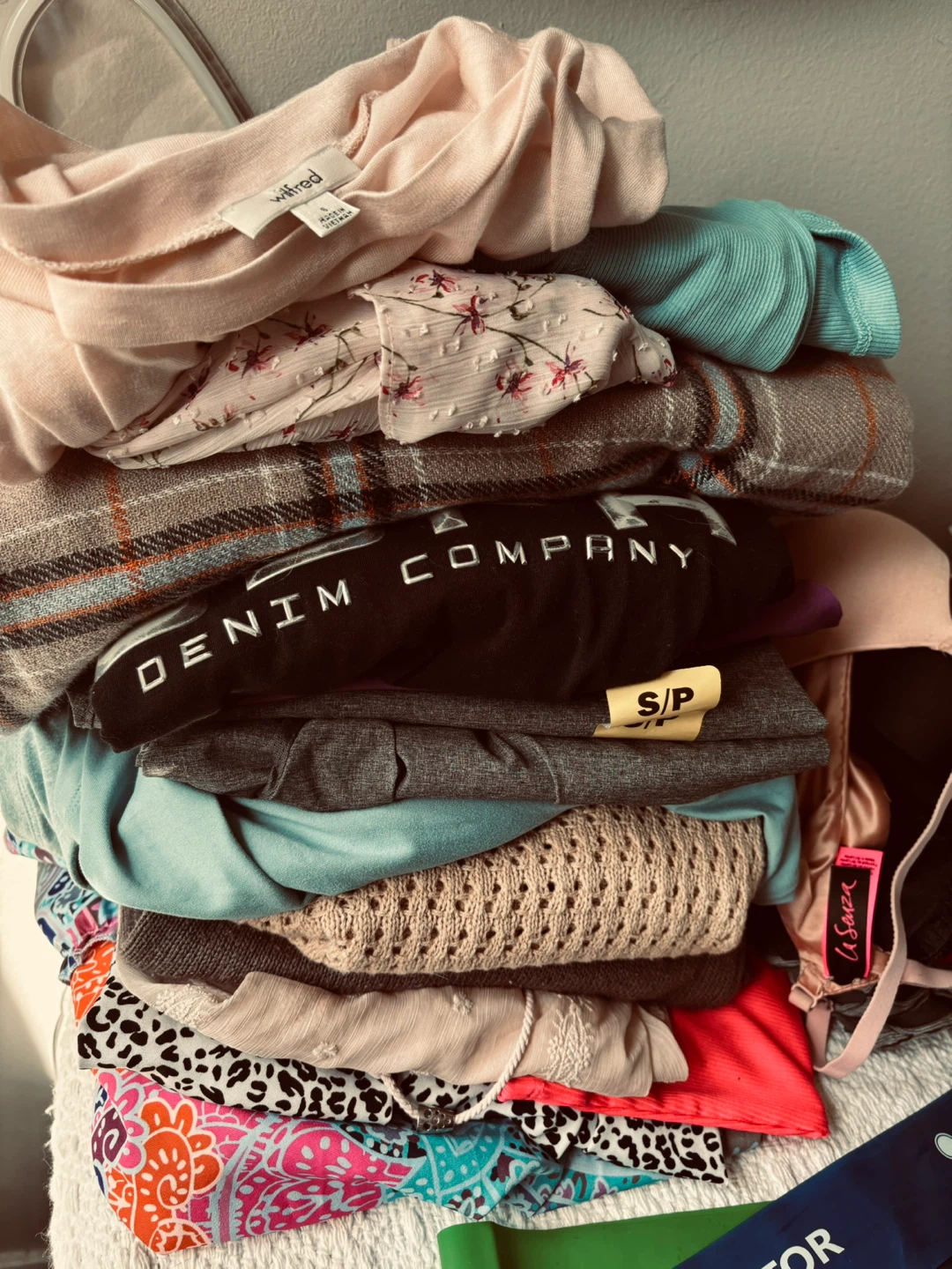 Secret Tote Bag filled with clothes & accessories worth over$150 - photo 4