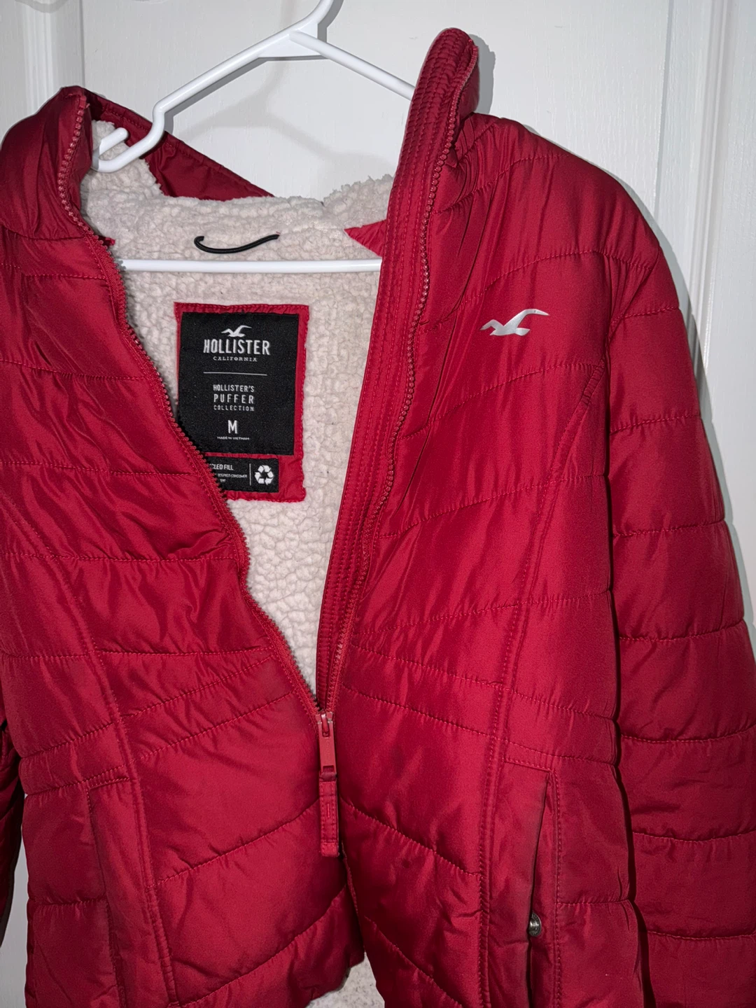 Hollister Red Puffer Jacket - Size Medium - photo 3