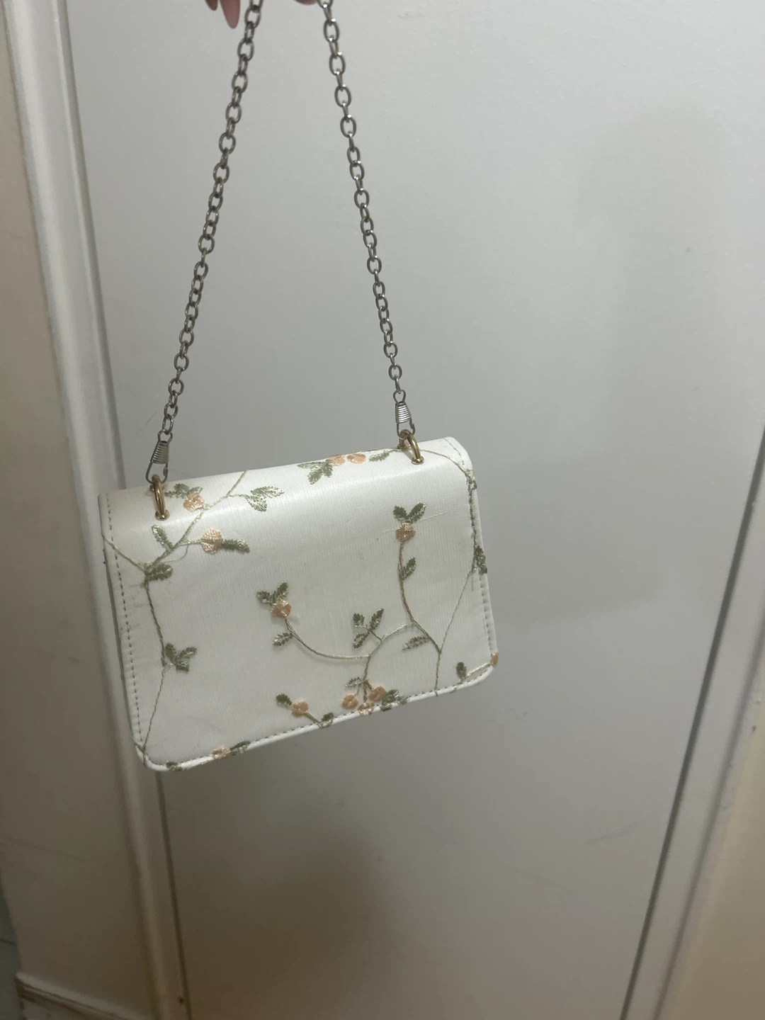 White floral embroidered chain handbag - photo 2