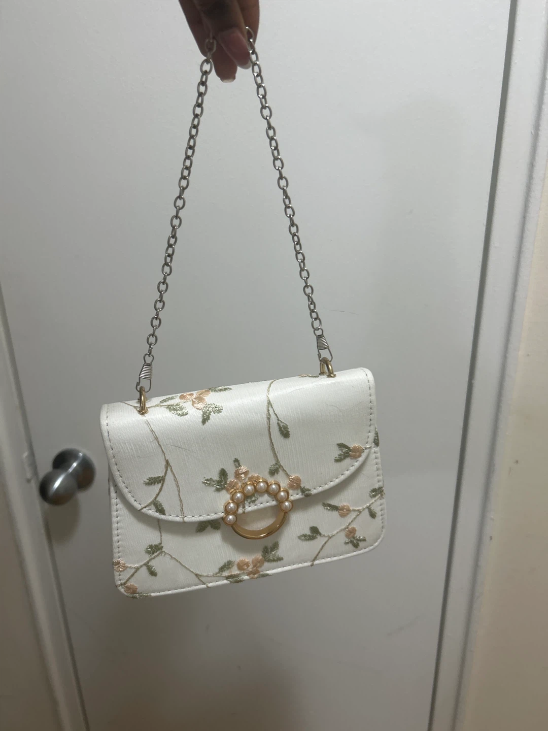 White floral embroidered chain handbag