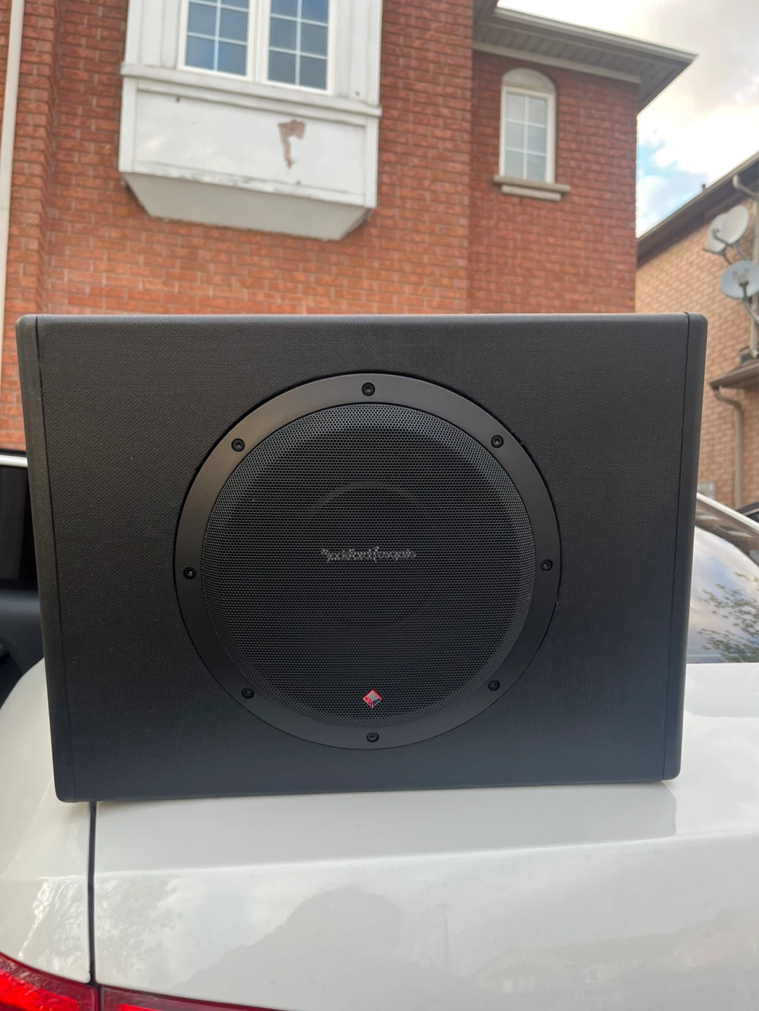 Rockford Fosgate P300-10 Punch 10" Powered Subwoofer - photo 3