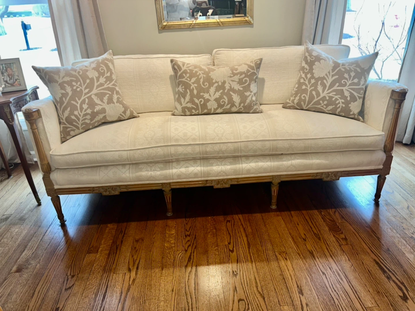 White Damask Sofa with Carved Wood Frame - photo 3