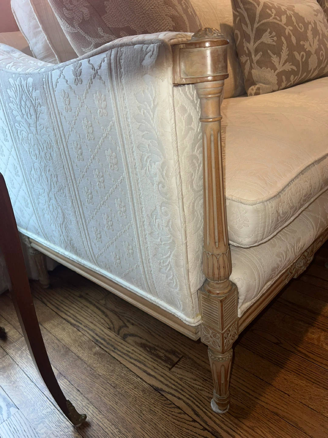 White Damask Sofa with Carved Wood Frame - photo 2