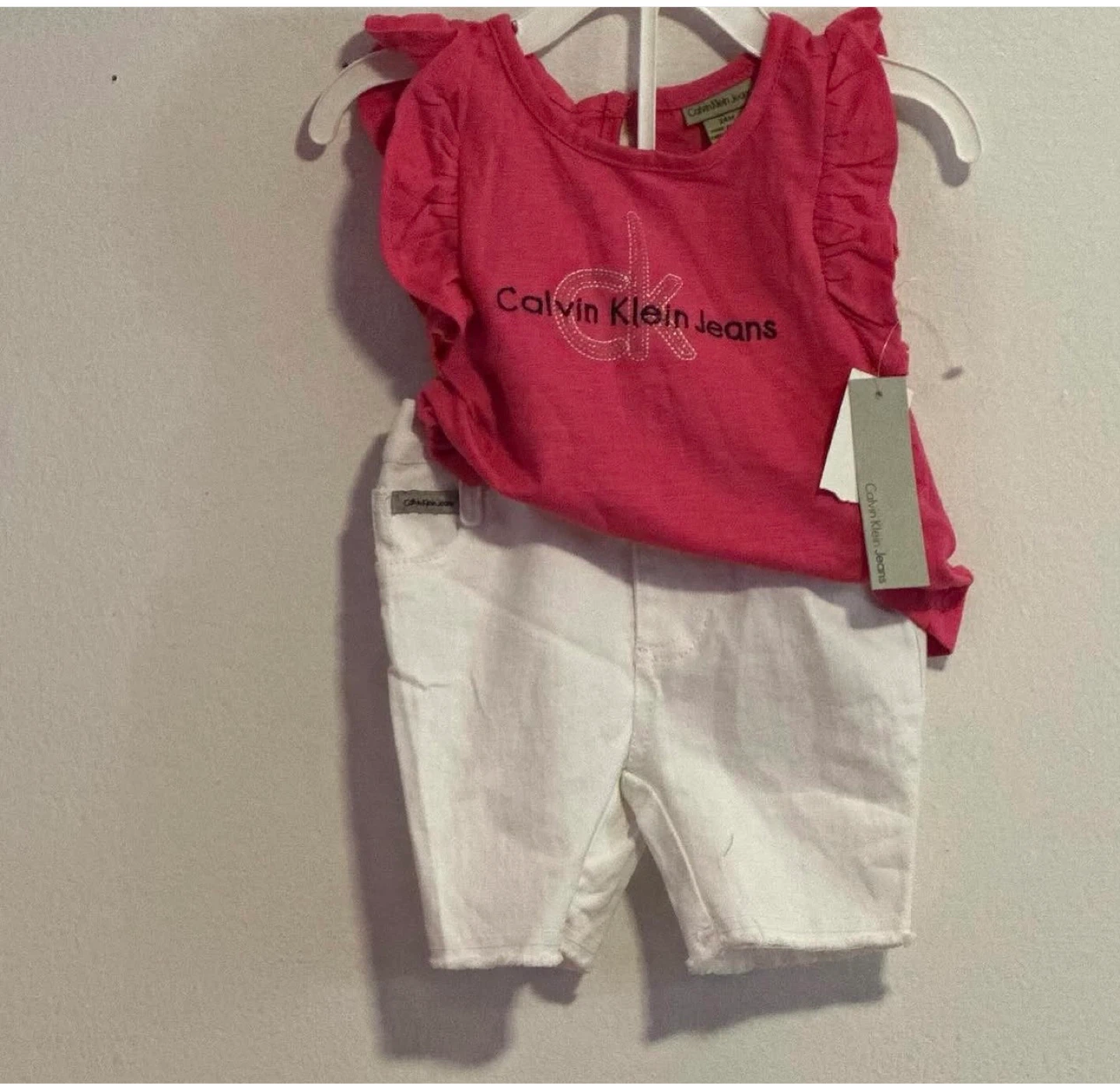 GIRLS 2PC SHORTS SUITE (SIZE:24 MONTHS)