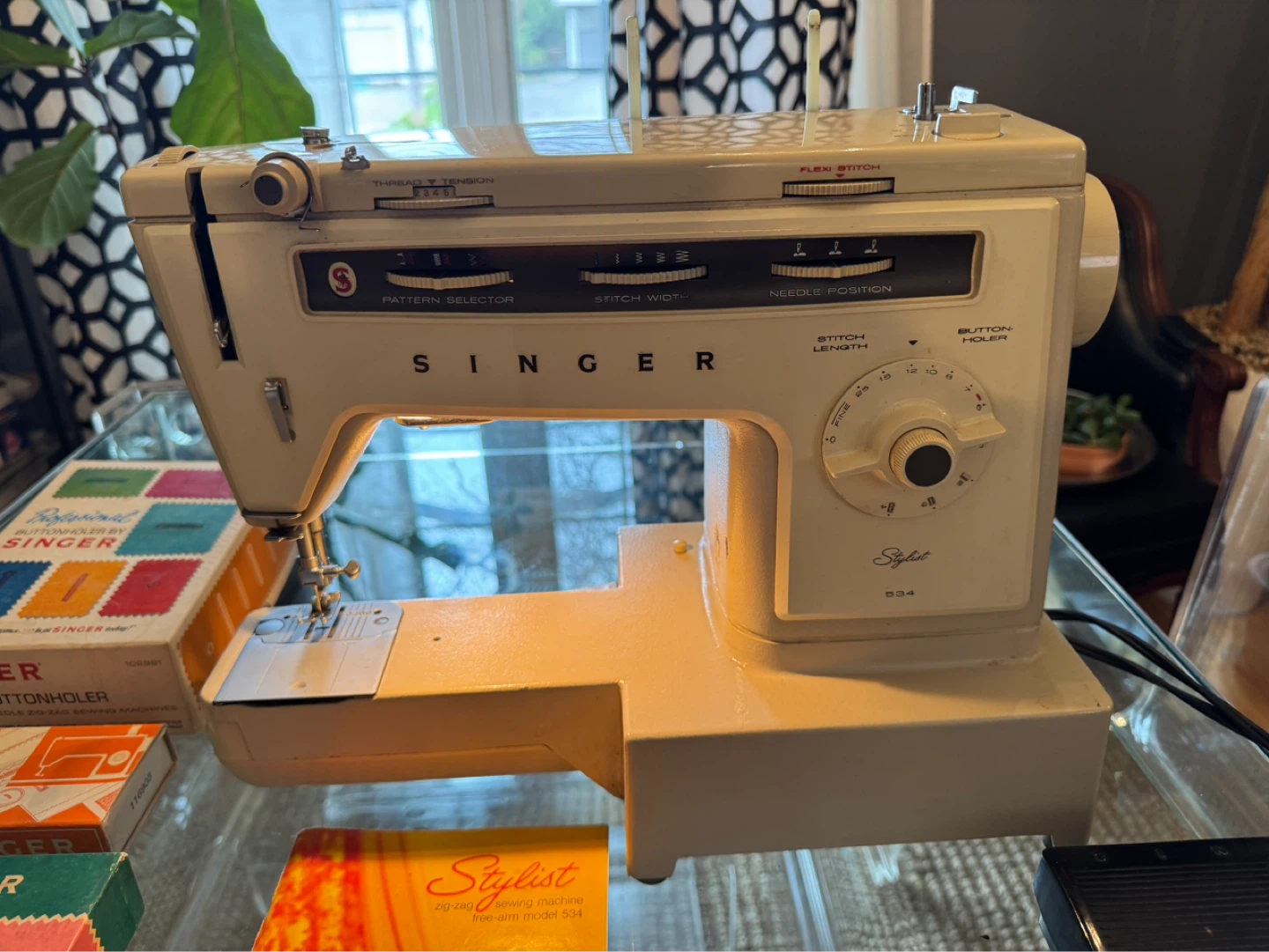 Singer Stylist 534 Free-Arm Zig-Zag Sewing Machine