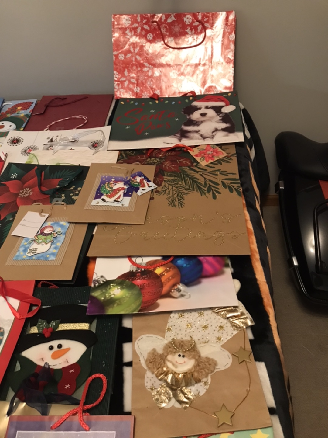 Brand new / Lot of 41 Assorted Christmas Gift Bags - photo 3