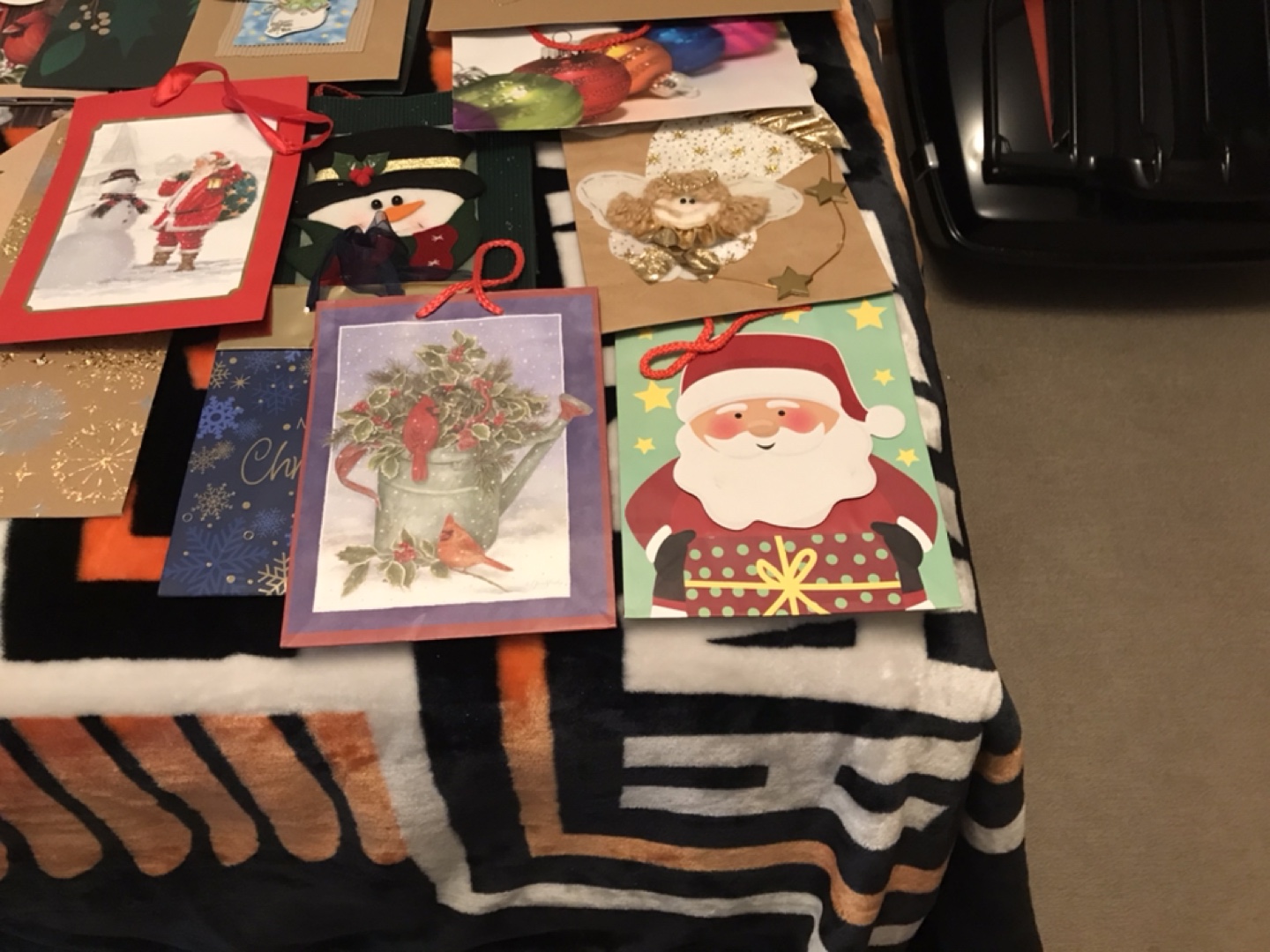 Brand new / Lot of 41 Assorted Christmas Gift Bags - photo 2