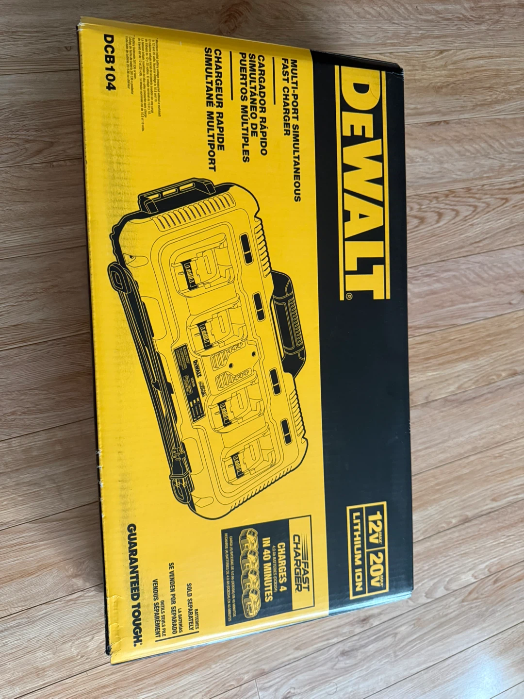 DeWalt DCB104 Multi-Port Simultaneous Fast Charger