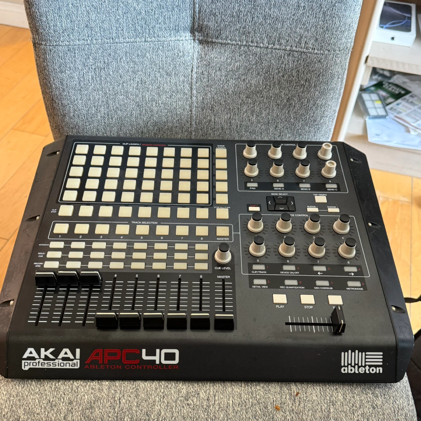 Akai APC40, Launch Control XL, Traktor X1, MONO Bag - photo 5