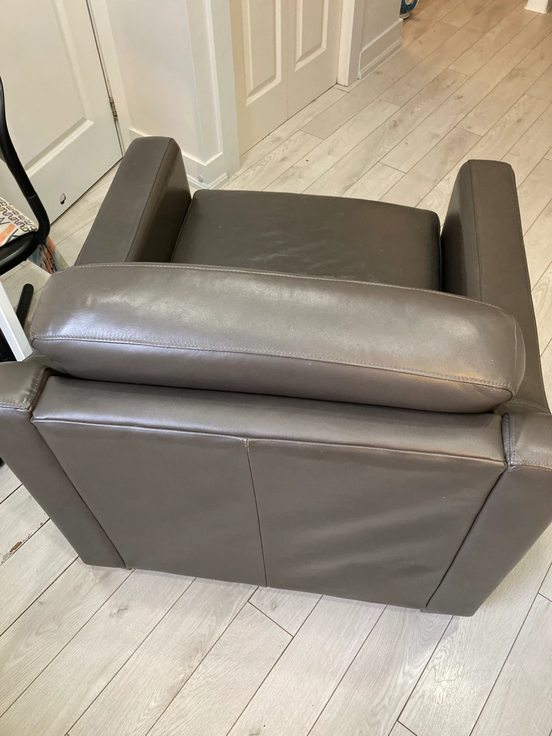 Grey Leather Armchair - photo 3
