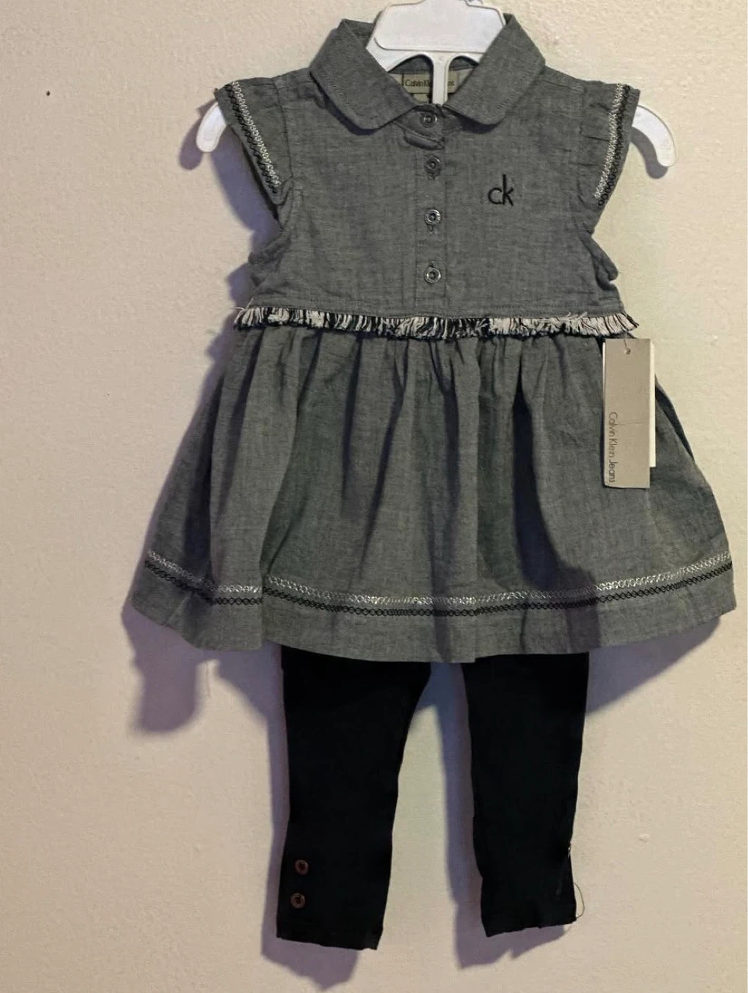 GIRLS 2PC CALVIN KLEIN LEGGINGS SUITE ( SIZE: 18 MONTHS)