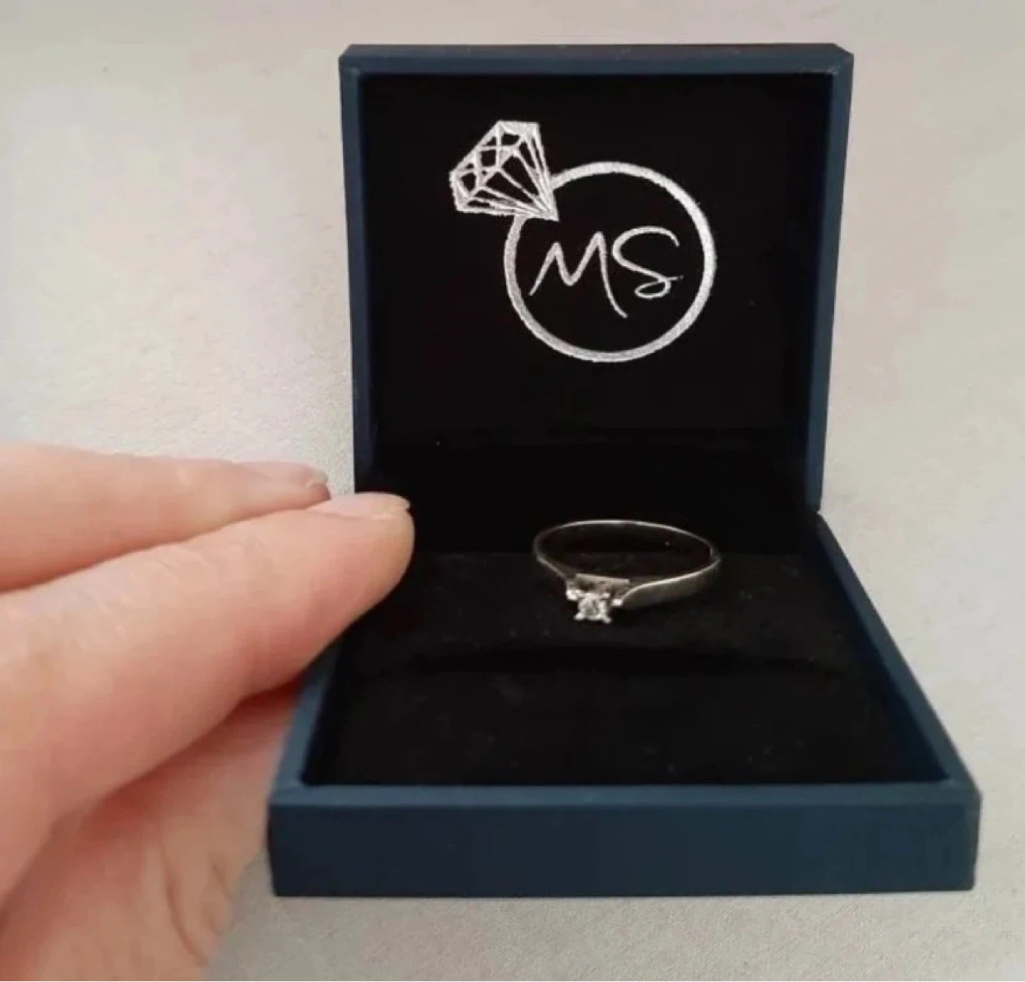 10k white gold diamond ring