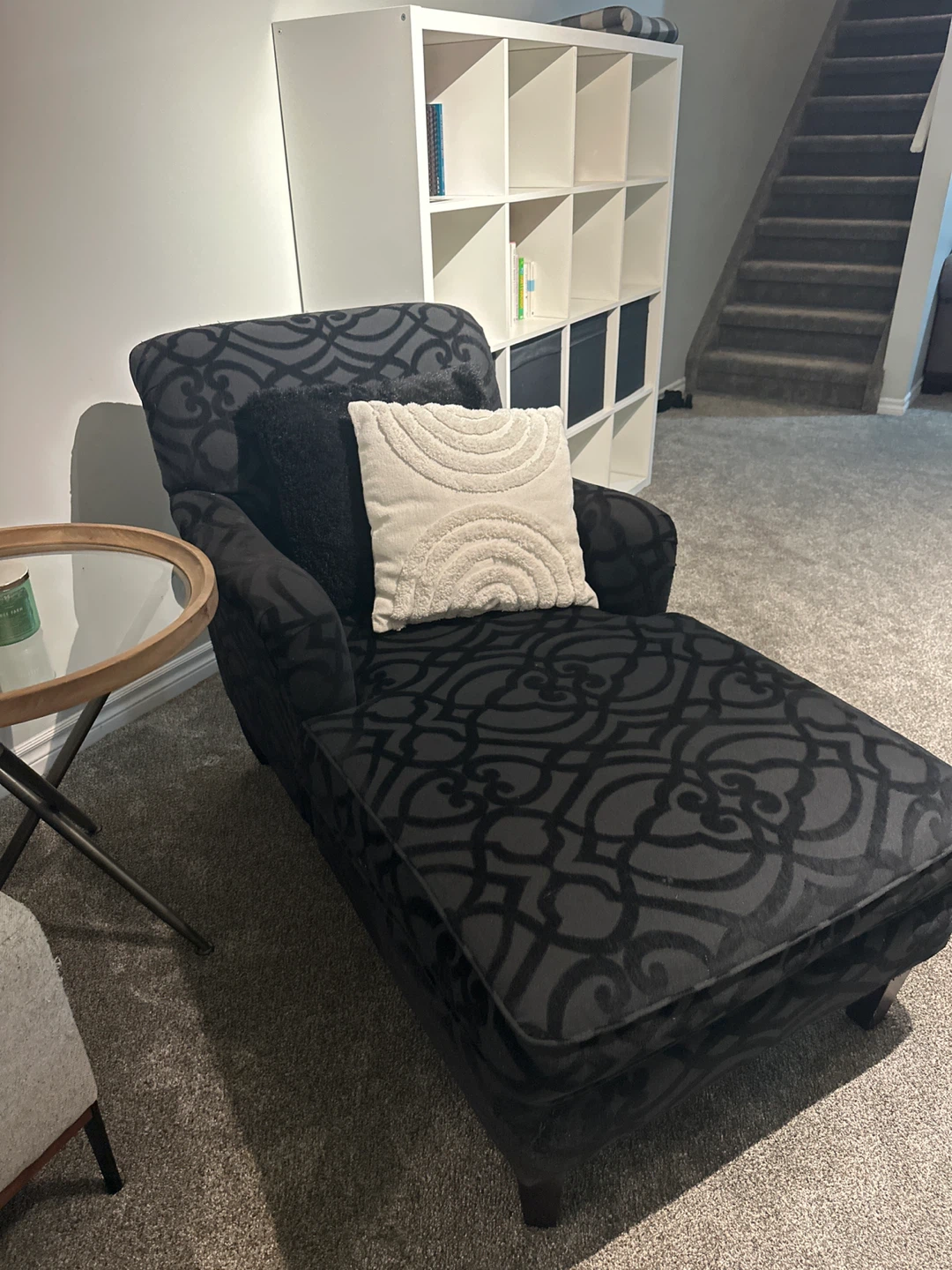 Black damask chaise lounge with pillows - photo 3