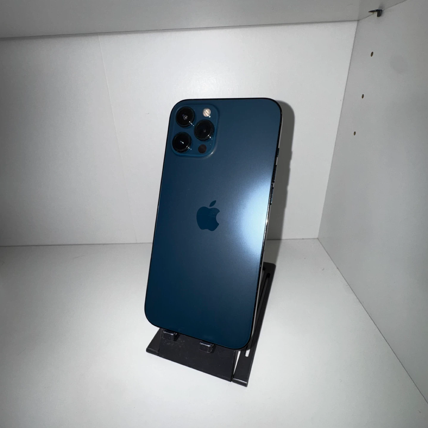 iPhone 12 Pro Max with USB-C to Lightning Cable & Power Adapter - photo 3