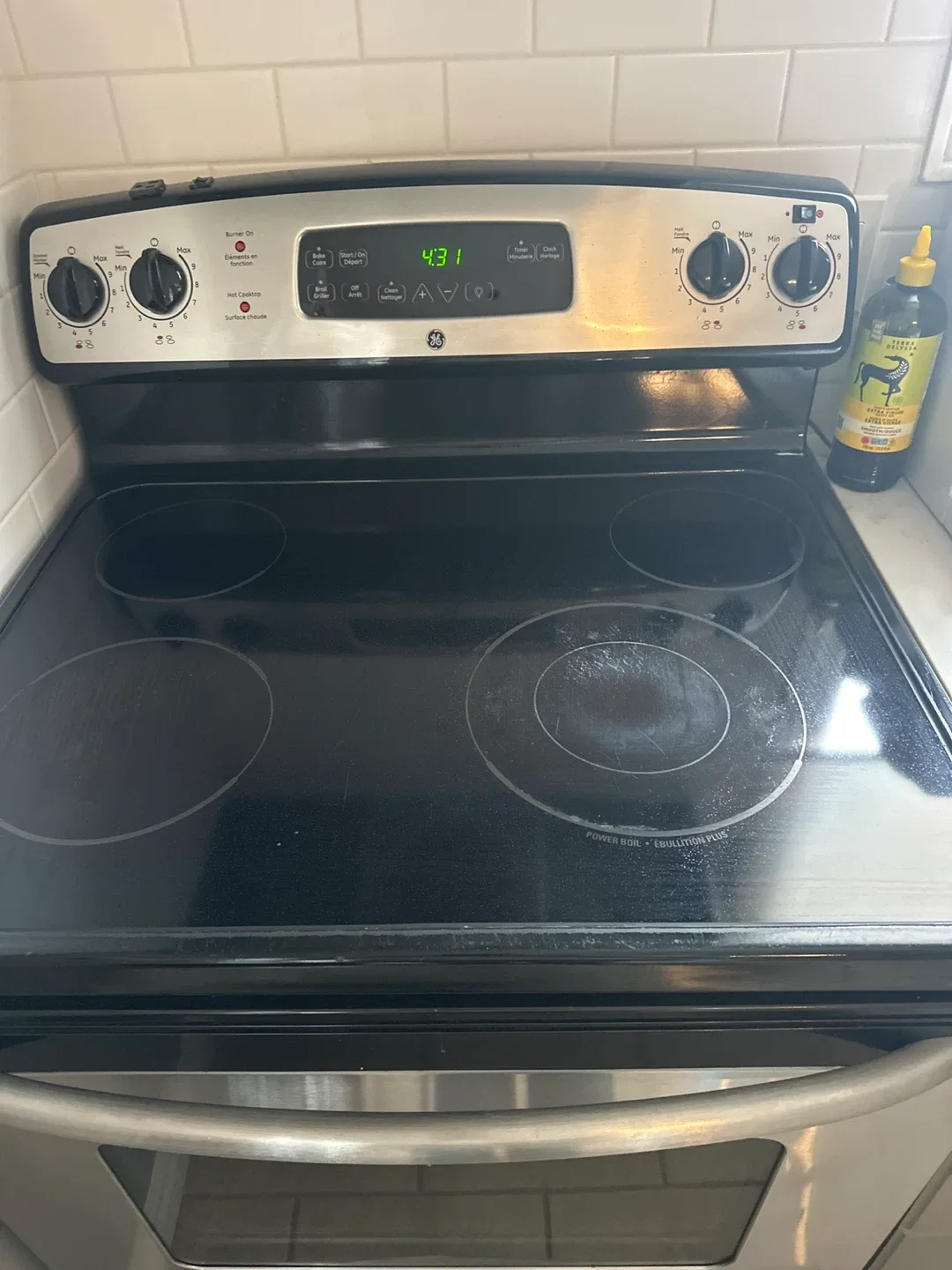 GE Electric Range Oven with Smoothtop - photo 2
