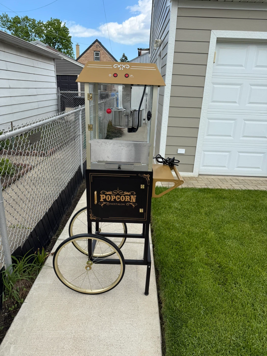 Nostalgia Popcorn Machine Cart . $125.00 or best offer.