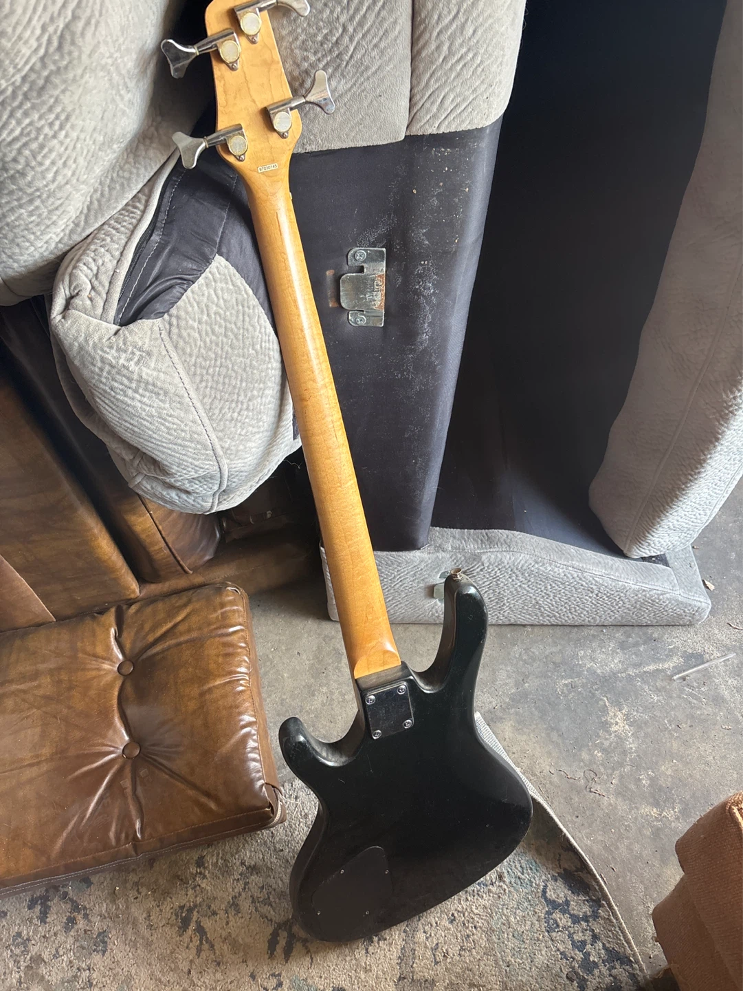 Washburn XB-100 Bass Guitar - photo 4