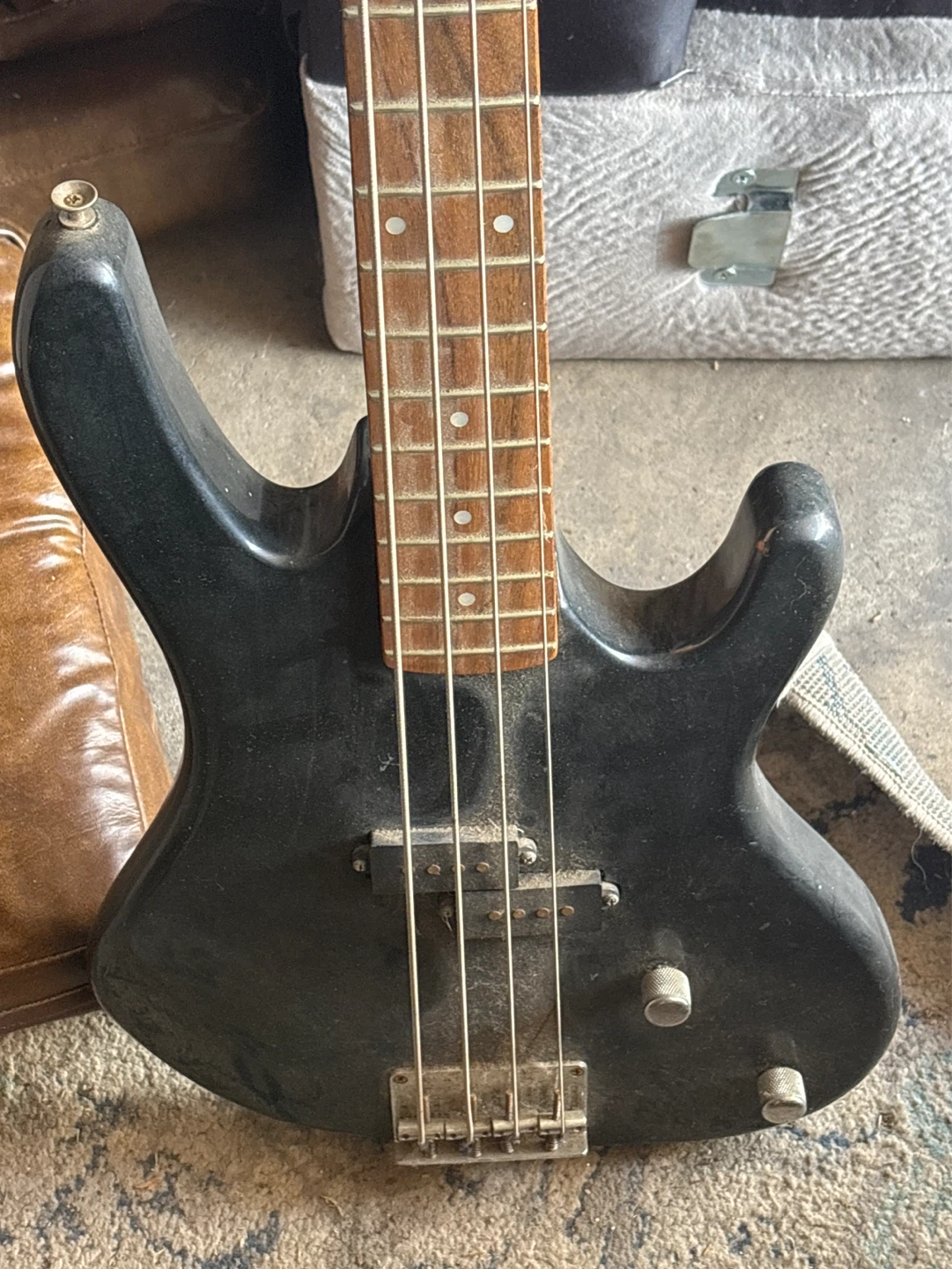 Washburn XB-100 Bass Guitar - photo 2