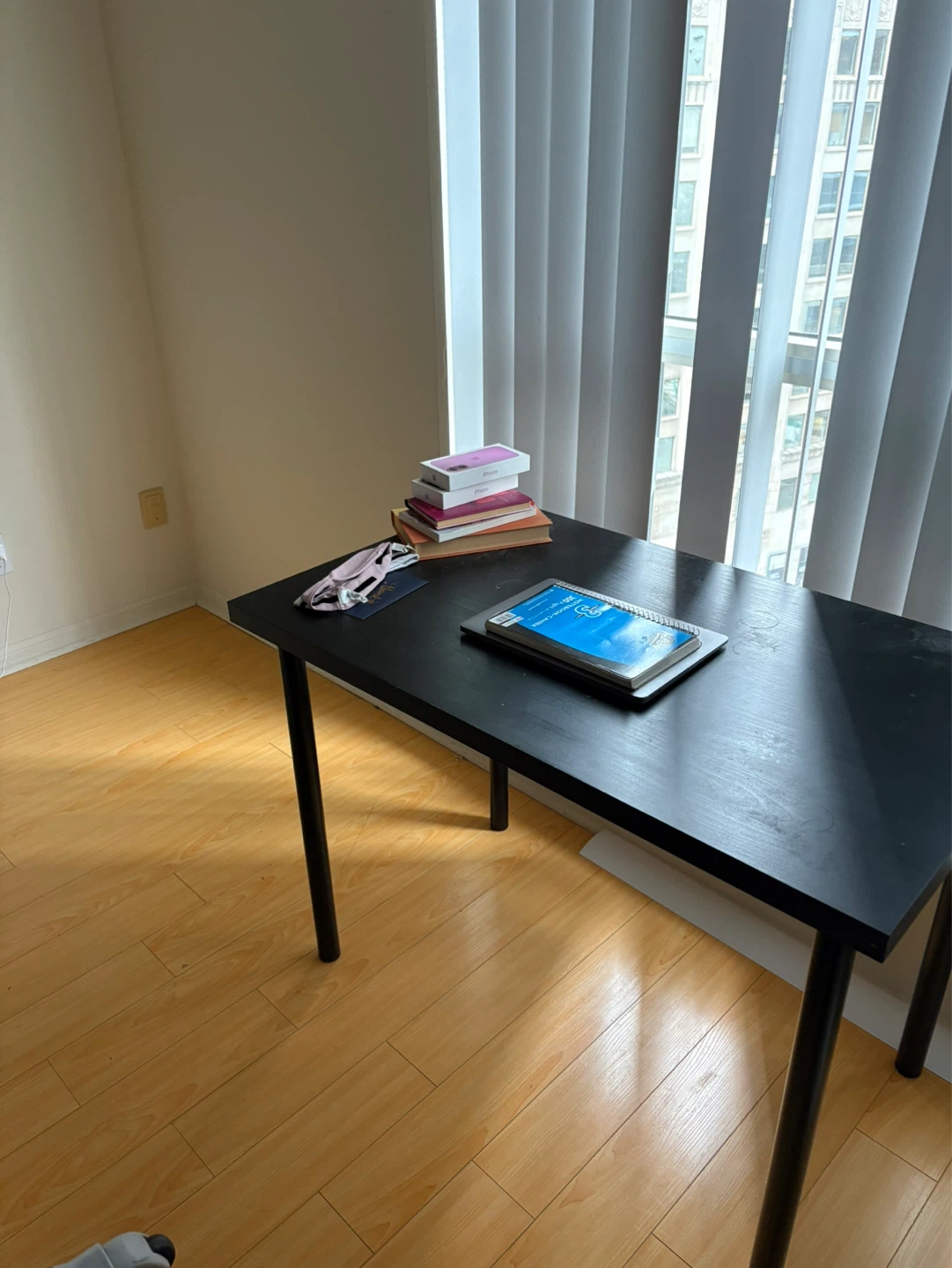 Black Simple Desk