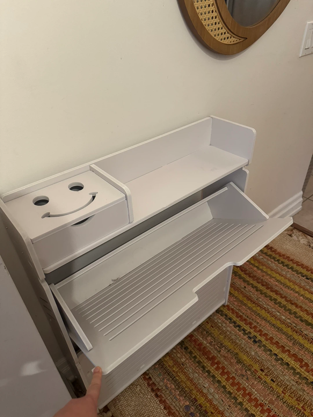 White Shoe Rack with Smile Face Detail - photo 2