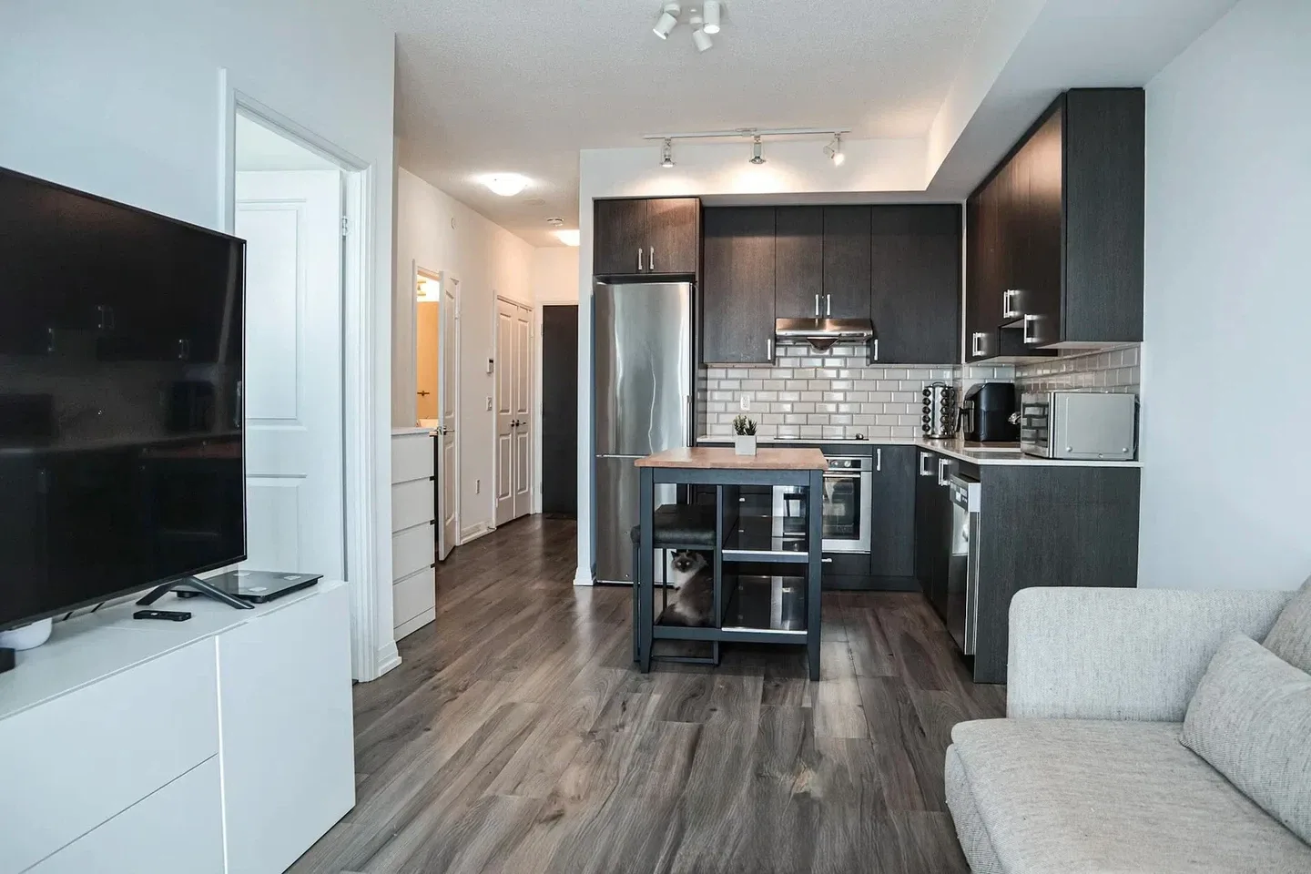 Kitchen Island with Wooden Top and 2 Stools - photo 2