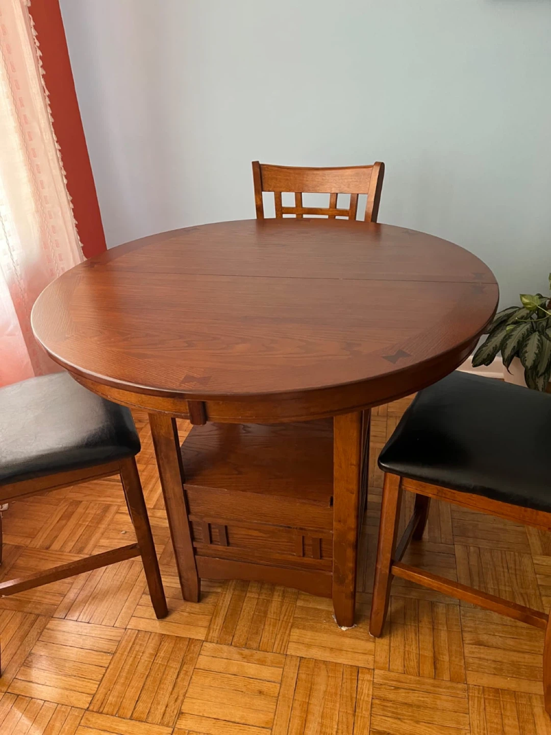 Extendable dining set
