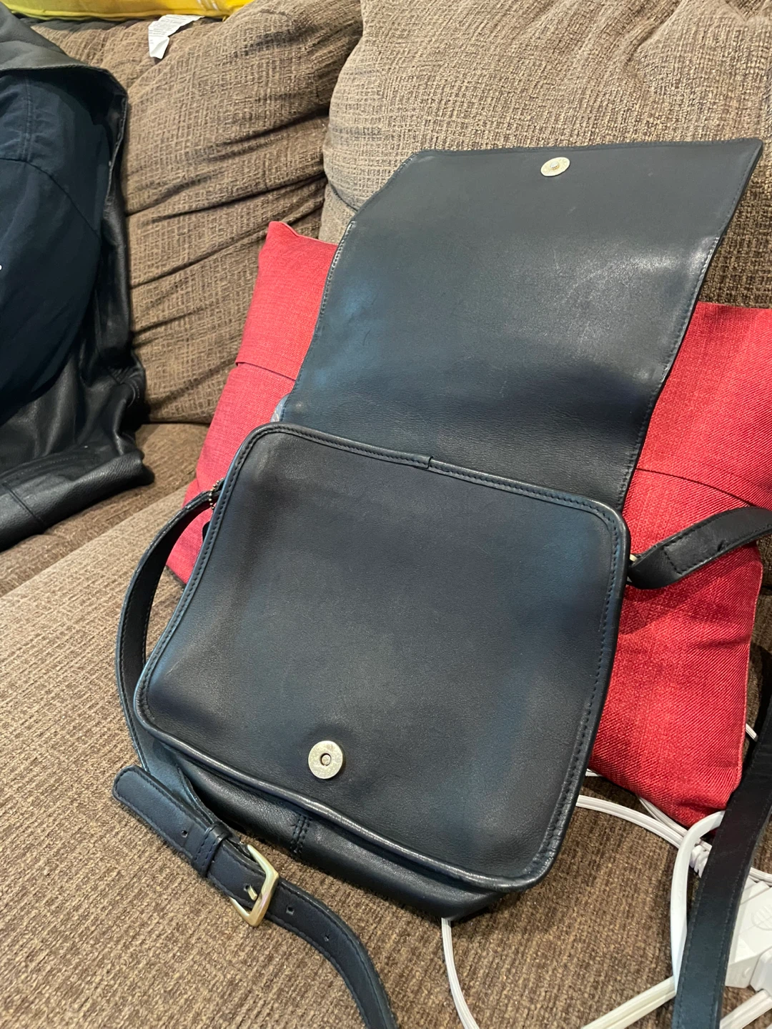 Black Leather Coach Shoulder Bag - photo 4