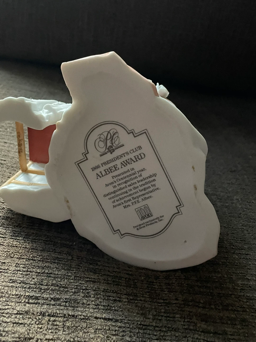 1986 Avon President's Club Albee Award Figurine - photo 2