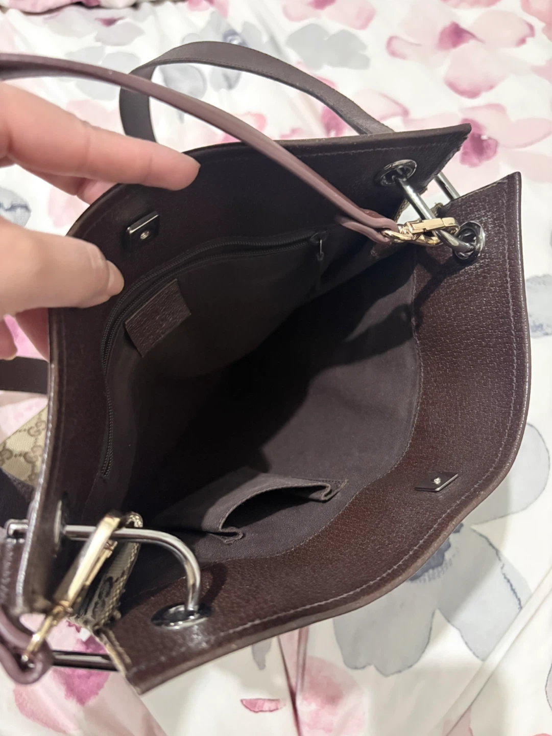 Gucci Monogram Canvas Shoulder Bag - photo 5