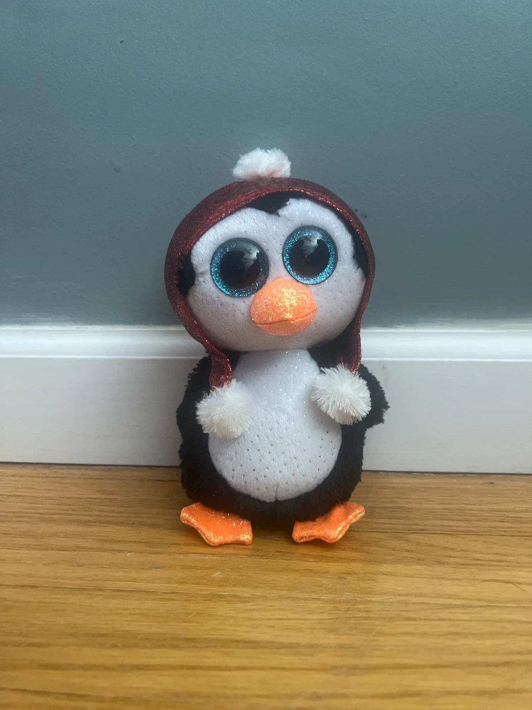 Winter sparkly penguin TY (Gale)