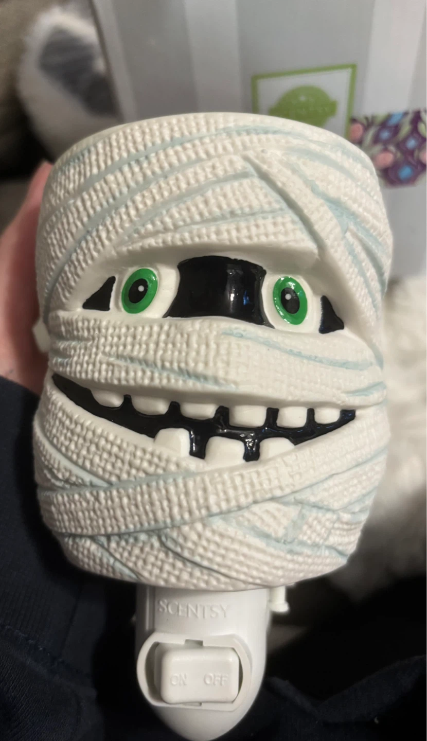 Scentsy Under Wraps Mummy Plug-in Nightlight - photo 3