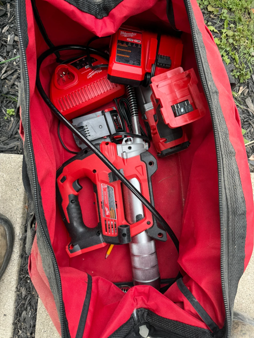 Milwaukee Cordless Grease Gun Kit with Batteries & Charger