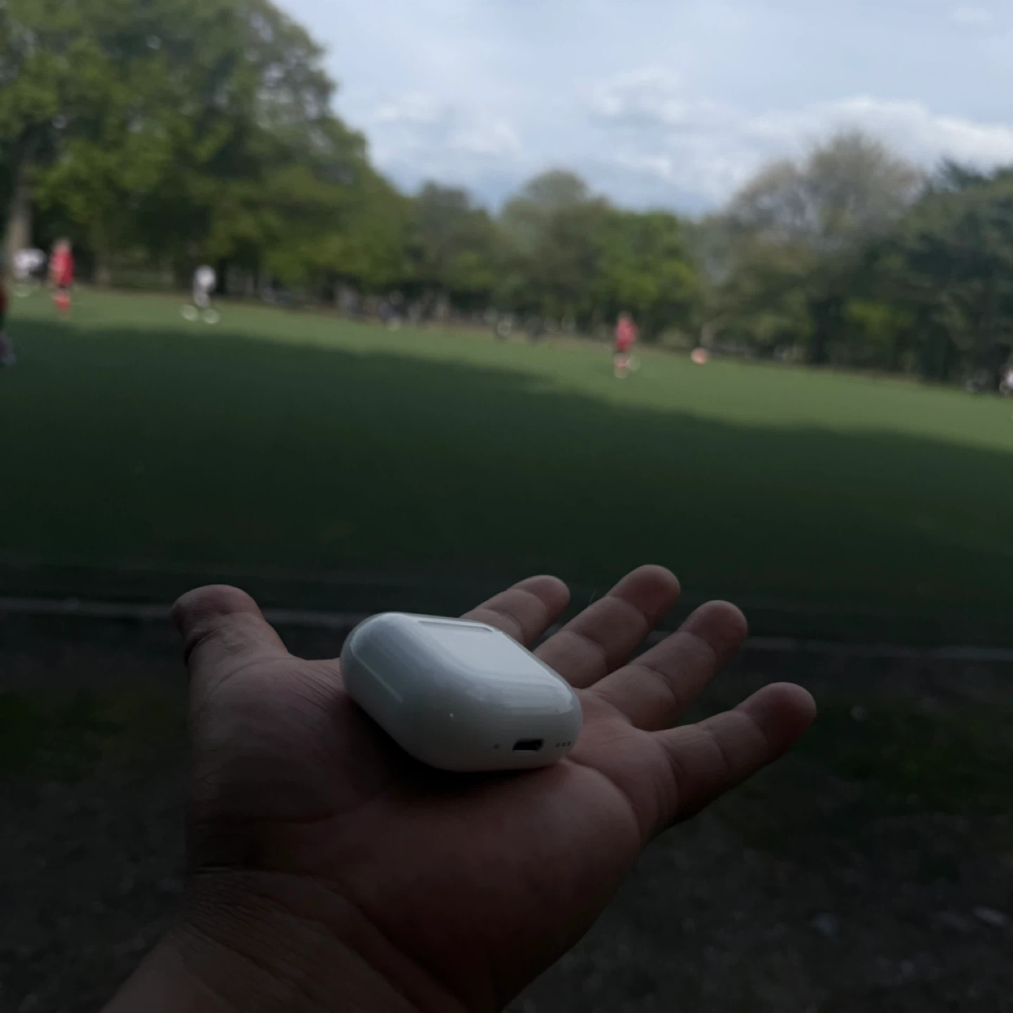 Apple AirPods Pro Charging Case - photo 2