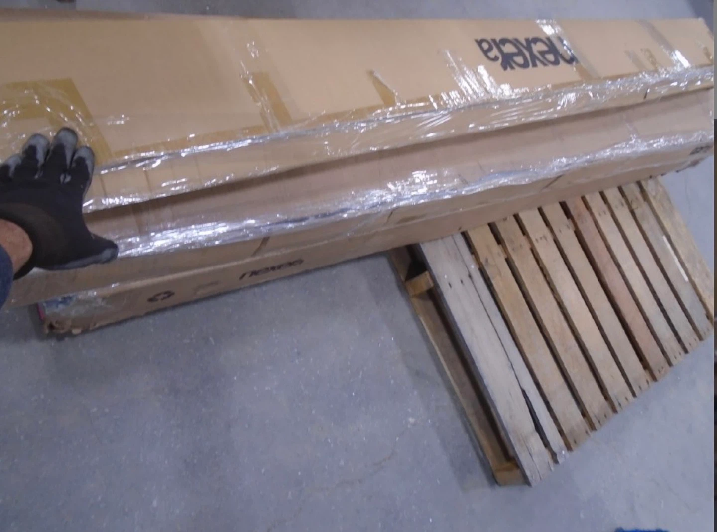 Hamdija Platform Bed - photo 3