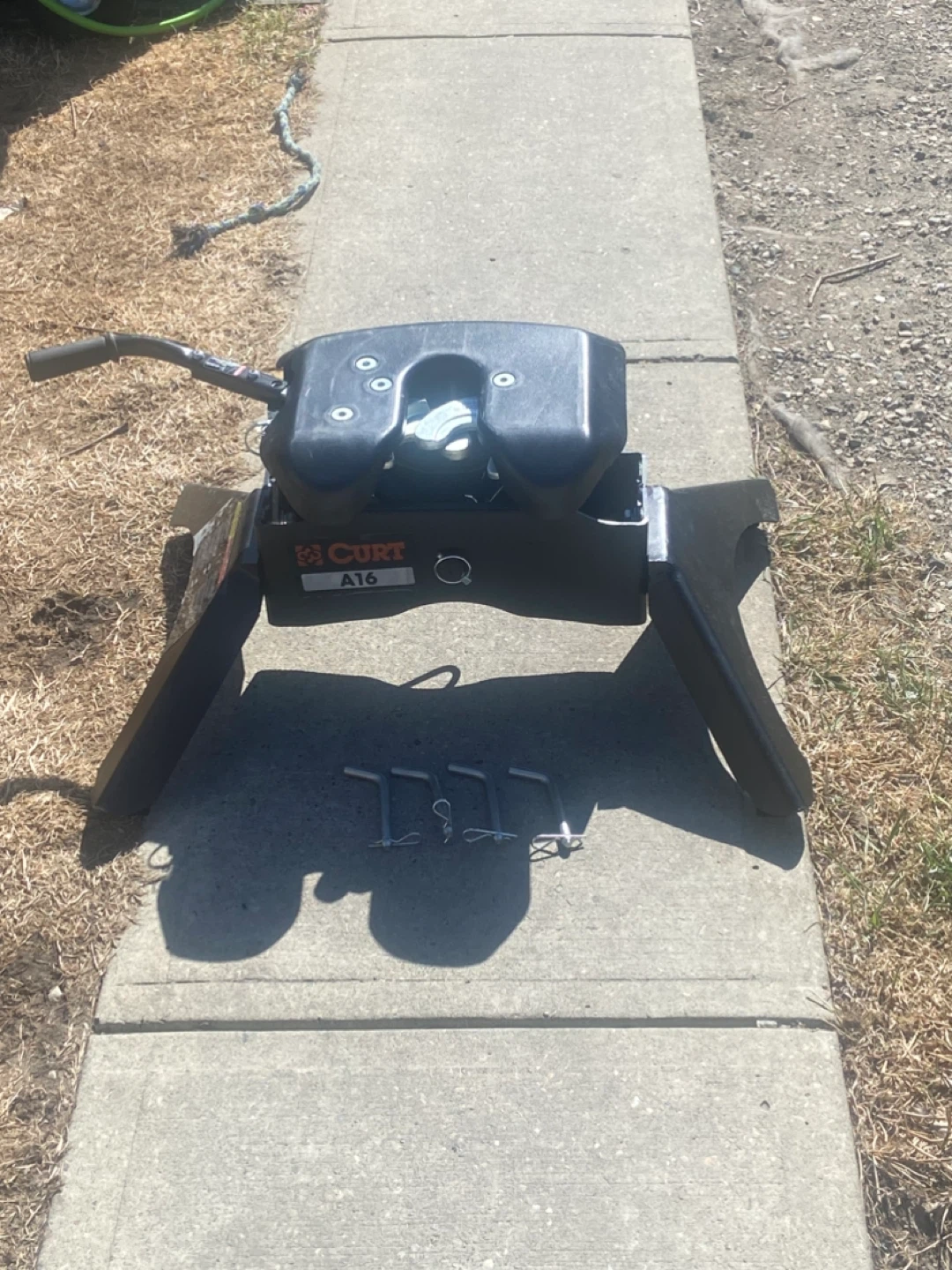 CURT A16 5th Wheel Trailer Hitch - no rails - photo 2