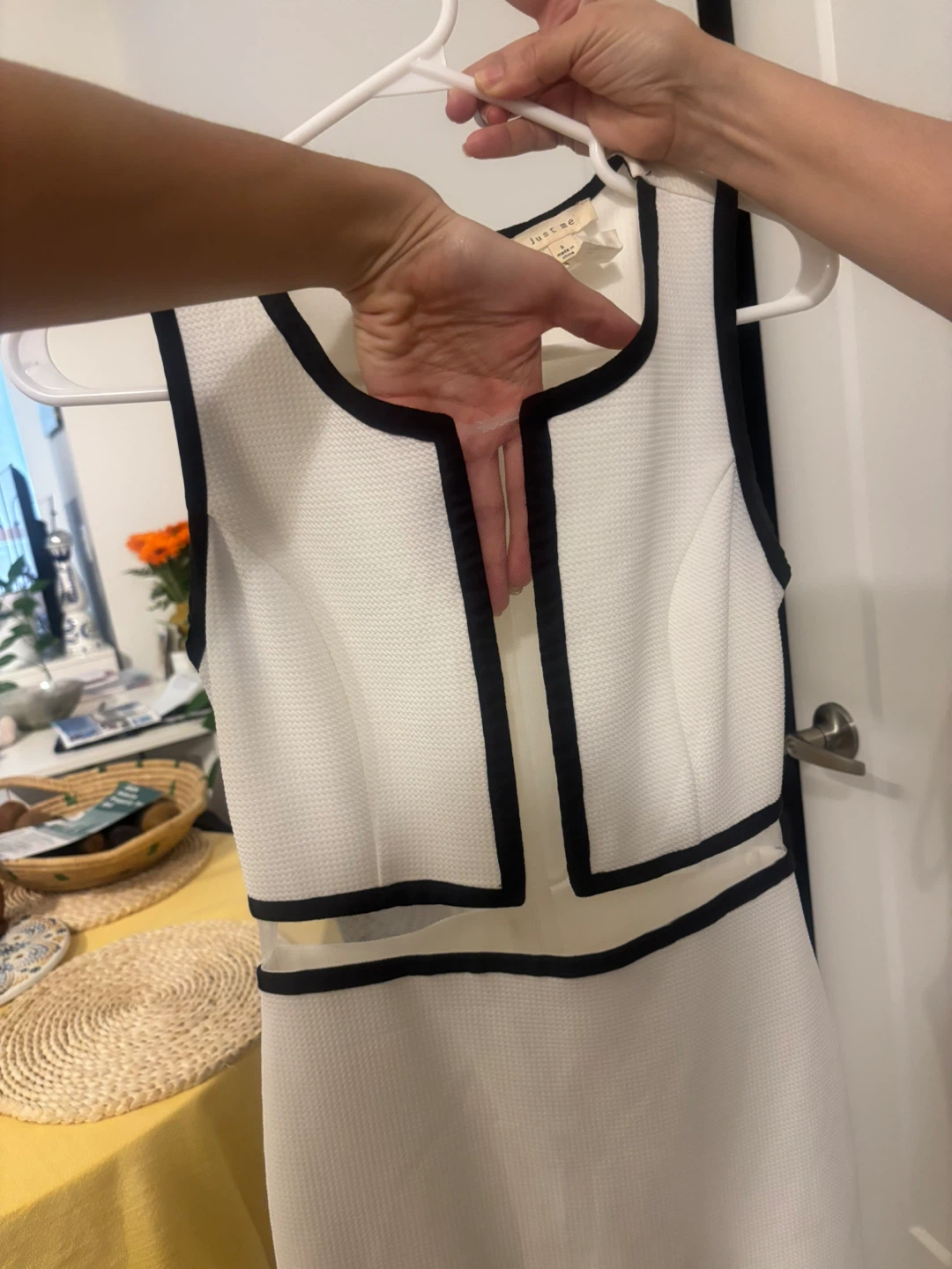 White & Black Fitted Dress – Size Small - photo 4