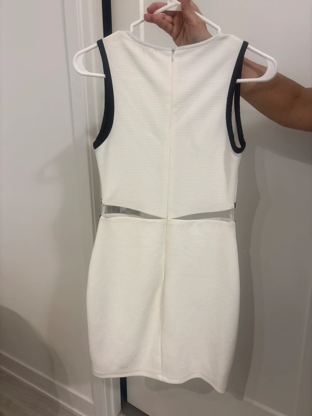 White & Black Fitted Dress – Size Small - photo 3