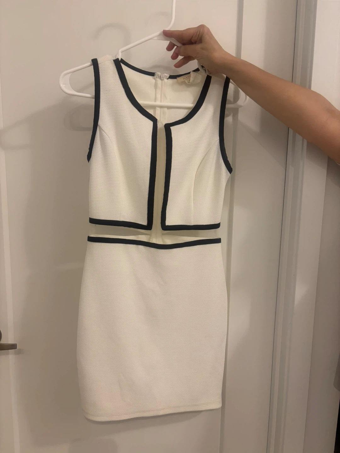 White & Black Fitted Dress – Size Small