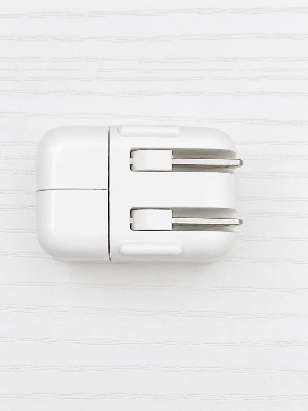 Apple 12W USB Power Adapter A1401 - photo 2